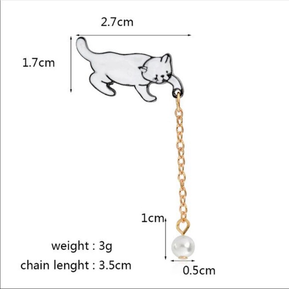 NEW CAT PLAYING ENAMEL PIN - Picture 2 of 5